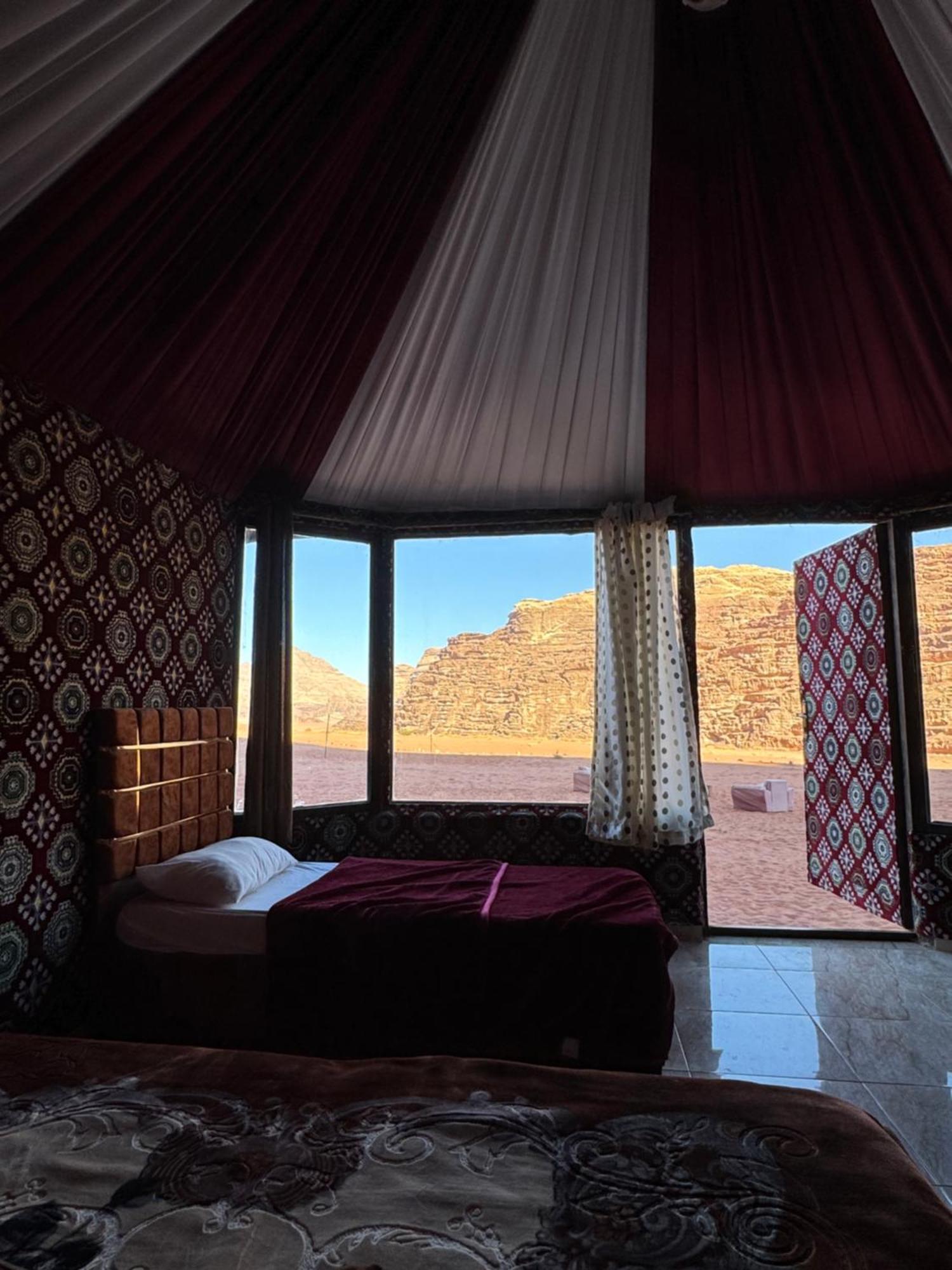 Wadi Rum Bubble Camp & Tour Eksteriør bilde