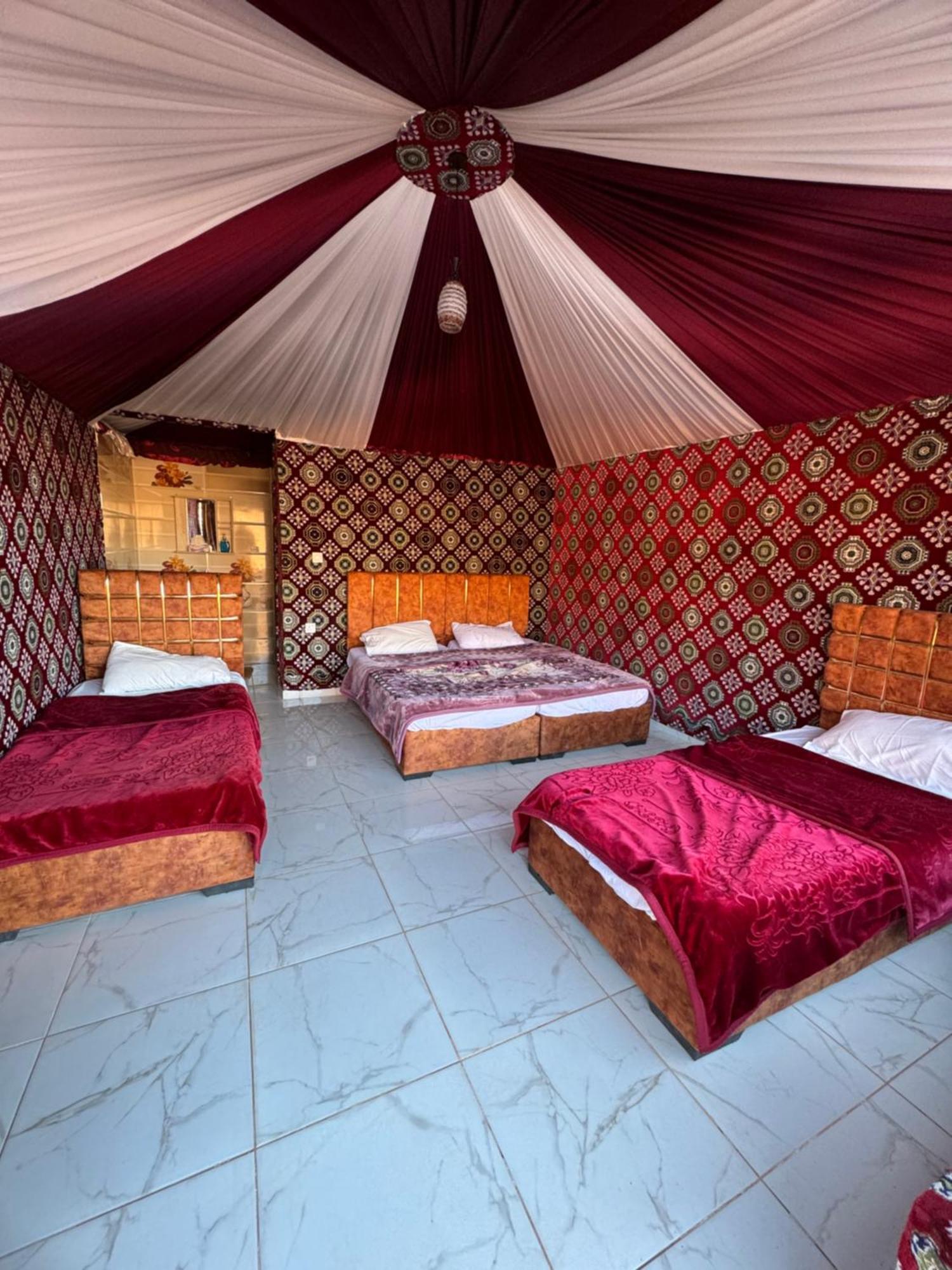 Wadi Rum Bubble Camp & Tour Eksteriør bilde