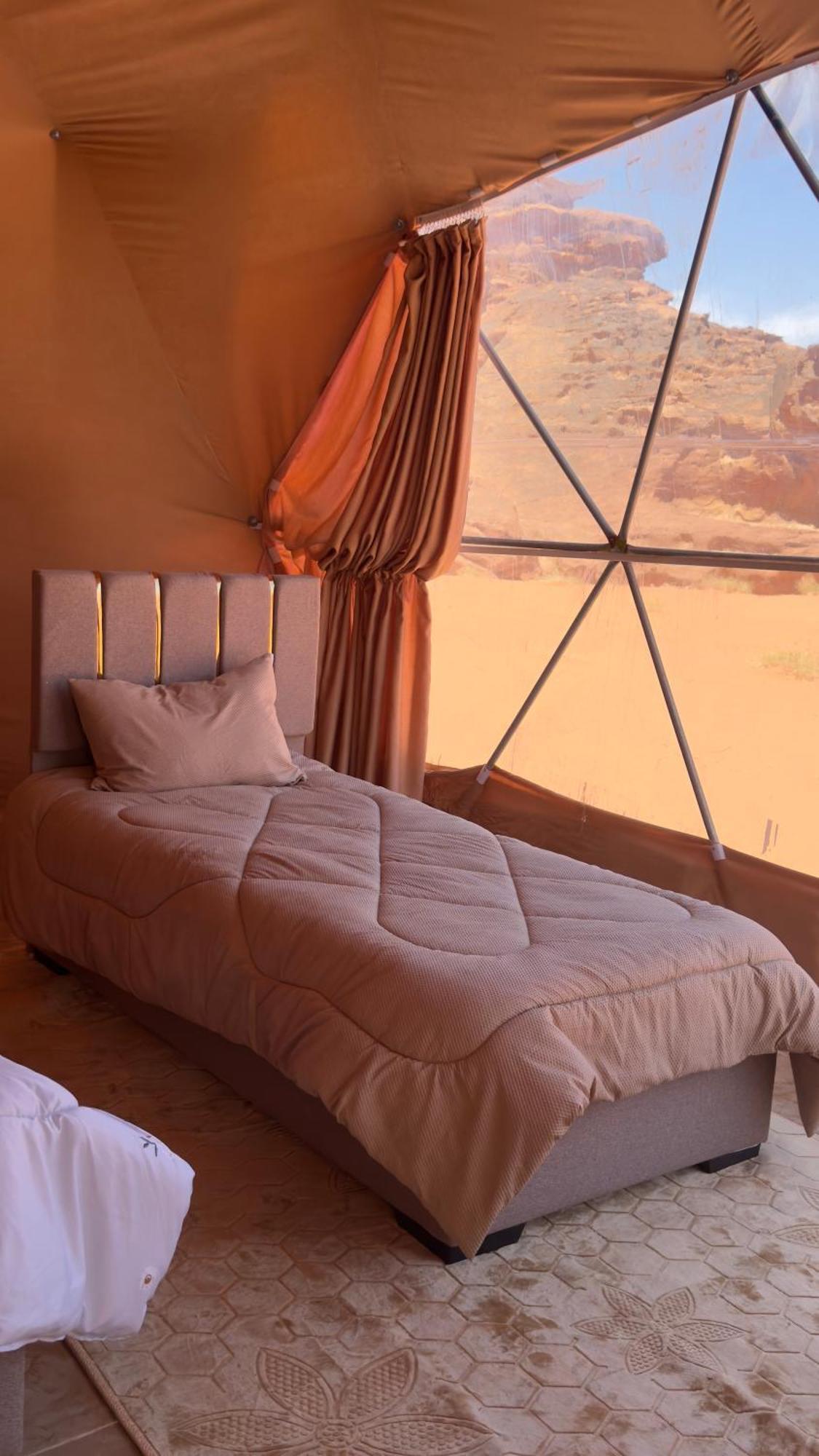 Wadi Rum Bubble Camp & Tour Eksteriør bilde