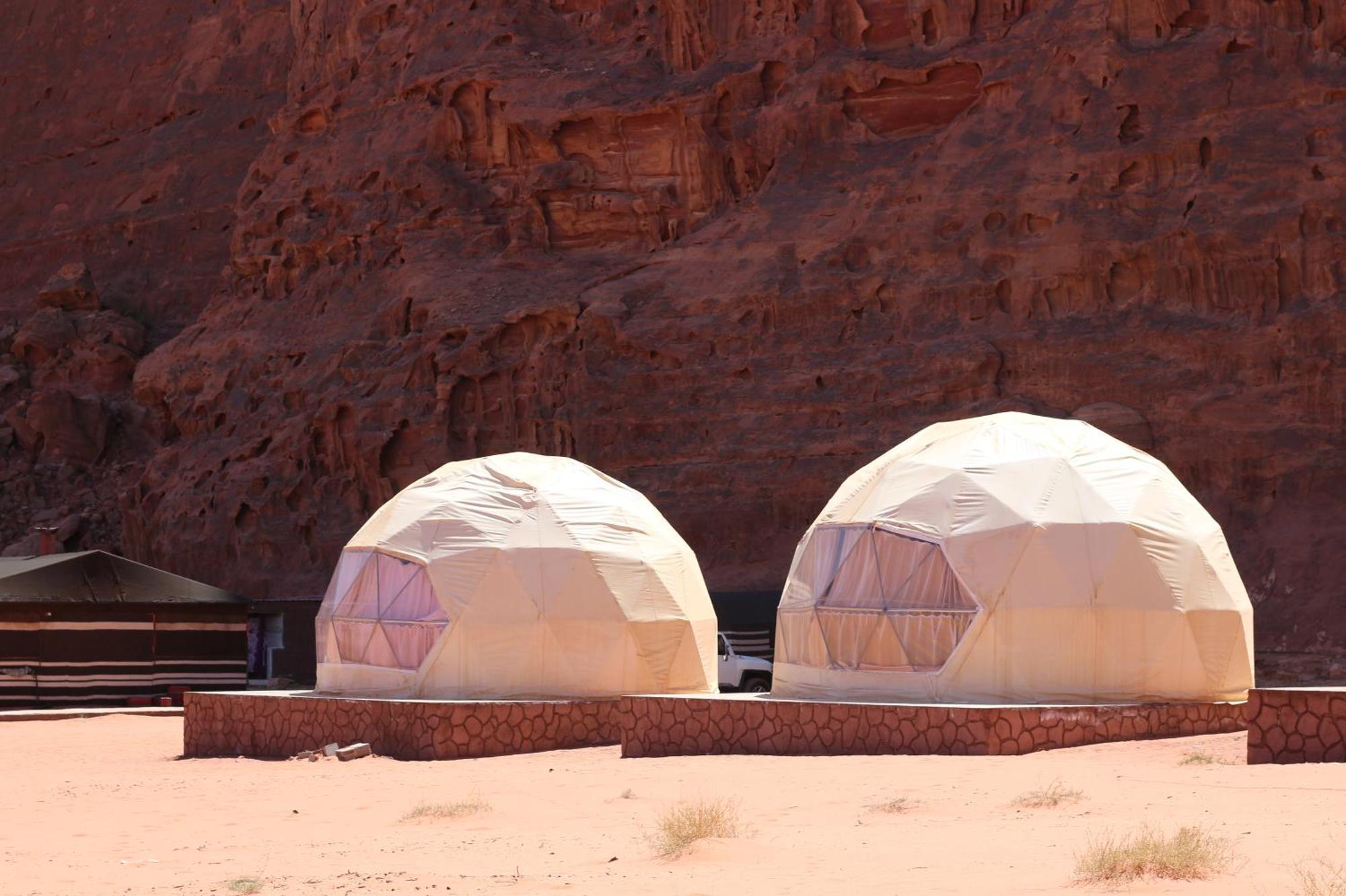 Wadi Rum Bubble Camp & Tour Eksteriør bilde